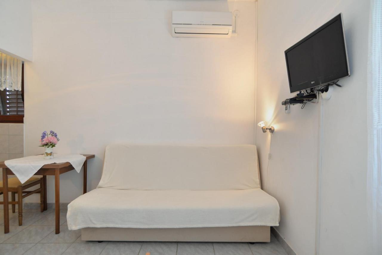 Apartment Bozo 1631 Fazana Bagian luar foto